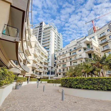 Exclusive Pendergardens Apt With Outdoor Dining Area * Saint Julian's