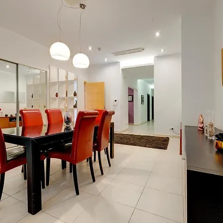 Апартаменты Seaside Oasis Your Own Private Getaway In St Julians