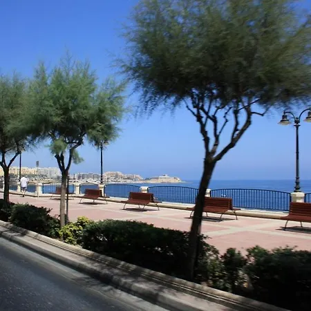 Апартаменты Seaside Oasis Your Own Private Getaway In St Julians *