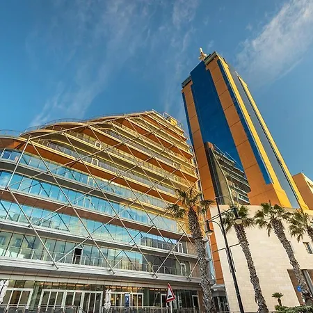 Exclusive Pendergardens Apt With Outdoor Dining Area