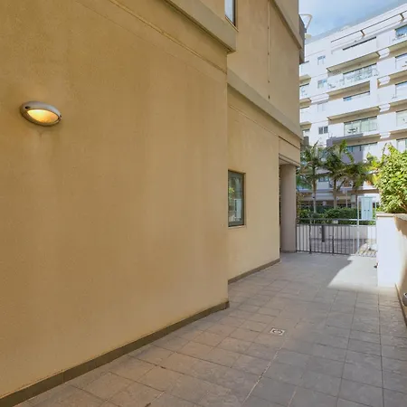 Garden Maisonette In Private Complex With Outdoor Dining Area *