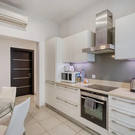 Apartament Garden Maisonette In Private Complex With Outdoor Dining Area *