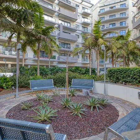 Garden Maisonette In Private Complex With Outdoor Dining Area *