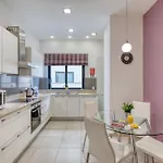Garden Maisonette In Private Complex With Outdoor Dining Area * Сент Джулианс