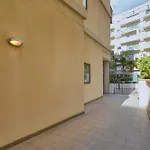 Garden Maisonette In Private Complex With Outdoor Dining Area *