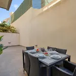 Апартаменты Garden Maisonette In Private Complex With Outdoor Dining Area Сент Джулианс
