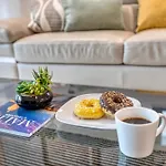 Garden Maisonette In Private Complex With Outdoor Dining Area *