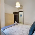 Garden Maisonette In Private Complex With Outdoor Dining Area *