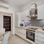 Διαμέρισμα Garden Maisonette In Private Complex With Outdoor Dining Area *