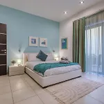 Garden Maisonette In Private Complex With Outdoor Dining Area