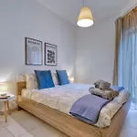 Апартаменты Garden Maisonette In Private Complex With Outdoor Dining Area