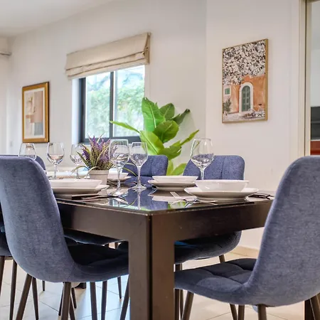 Garden Maisonette In Private Complex With Outdoor Dining Area