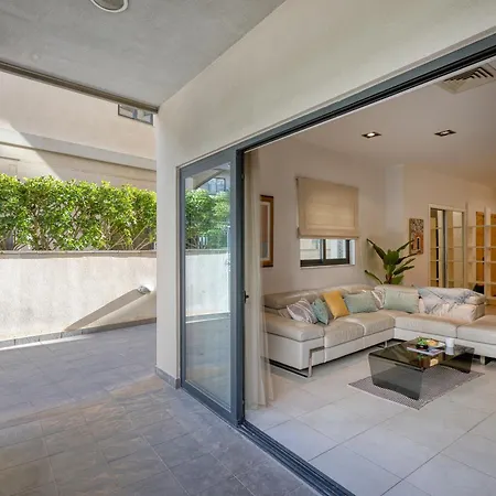 Garden Maisonette In Private Complex With Outdoor Dining Area דירה Saint Julian's