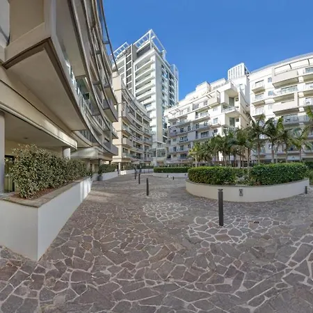 Garden Maisonette In Private Complex With Outdoor Dining Area Apartment