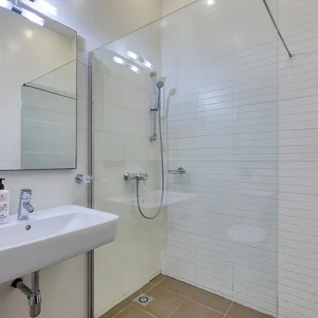公寓 Garden Maisonette In Private Complex With Outdoor Dining Area Saint Julian's