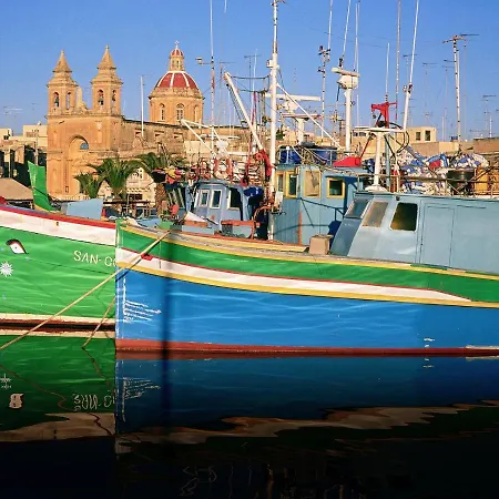 Exclusive Pendergardens With Outdoor Dining Area דירה